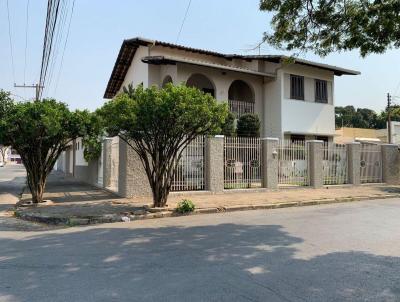 Casa para Venda, em Pedro Leopoldo, bairro Centro, 4 dormitórios, 4 banheiros, 1 suíte, 4 vagas